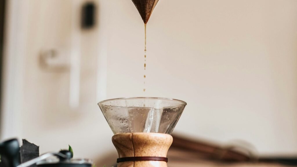 Préparation d'un café filtre à la main